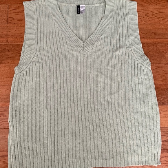 H&M Light Green Ribbed Sweater Vest - Picture 1 of 3
